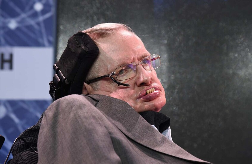 الغواصة السرية والجزيرة المحرمة.. وثائق إبستين تكشف صورا فاضحة قد تورط هوكينغ (صور)