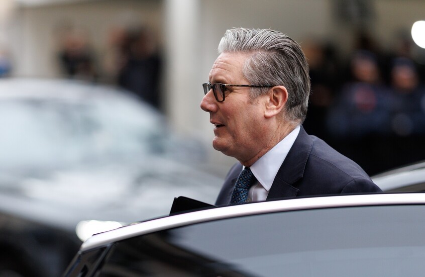 ستارمر يدعم المحادثات بين واشنطن وطهران بعد تهديد ترامب