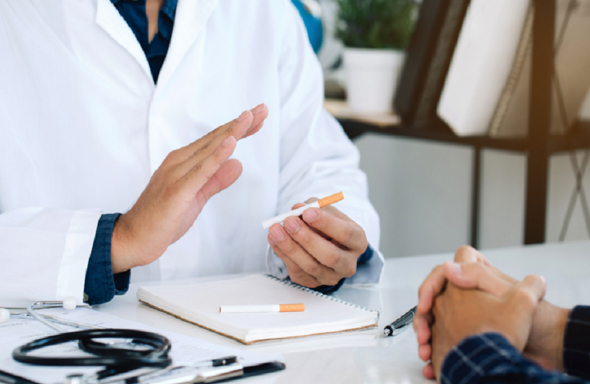 تفسير العلاقة بين التدخين وتدهور البصر مع التقدم في العمر