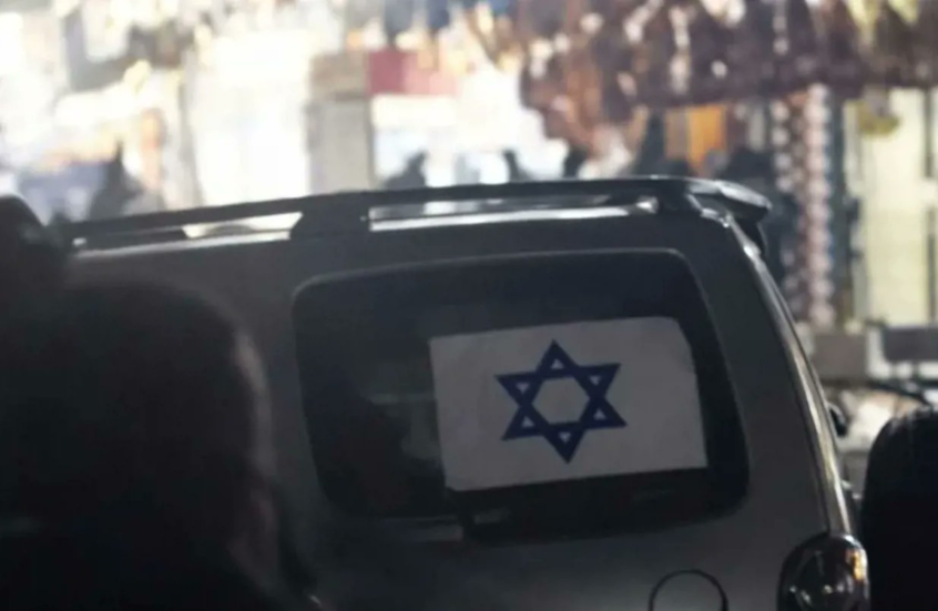 تعليق من إسرائيل على حادث دهس مواطنين بسيارة تحمل العلم الإسرائيلي