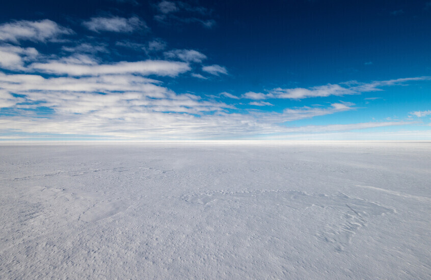 لغز غيوم القطب الجنوبي!.. اكتشاف غير متوقع يطفو فوق الجليد