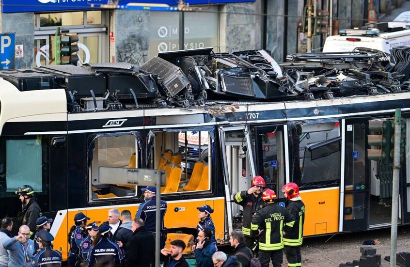 مقتل شخص وإصابة 40 آخرين إثر انحراف ترام عن مساره في وسط مدينة ميلانو (فيديو + صورة)