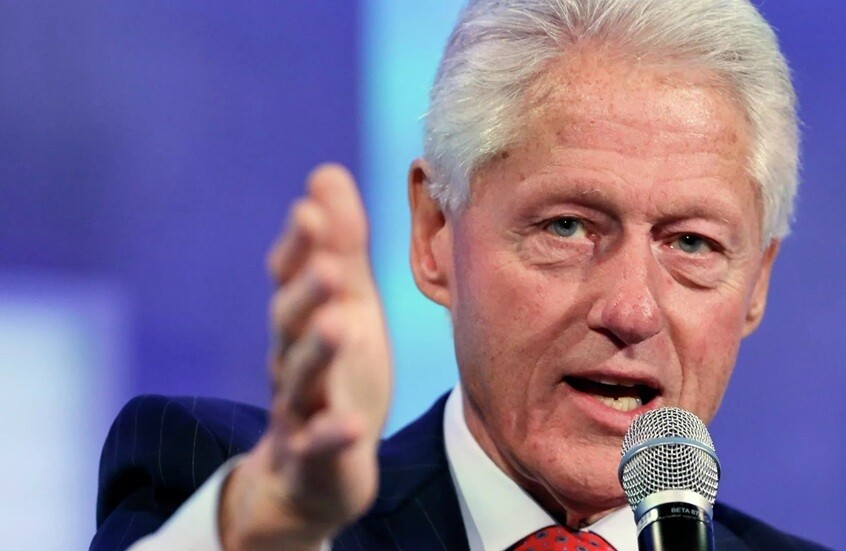 بيل كلينتون بعد الإدلاء بشهادته في قضية إبستين في الكونغرس: الديمقراطية الأمريكية على حافة الهاوية