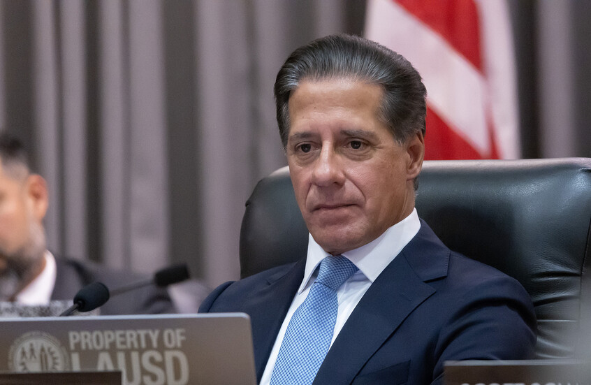 فضائح الماضي تلاحق مدير مدارس لوس أنجلوس.. تحقيقات فيدرالية وصور خادشة ورسائل غرامية مسربة (صورة)