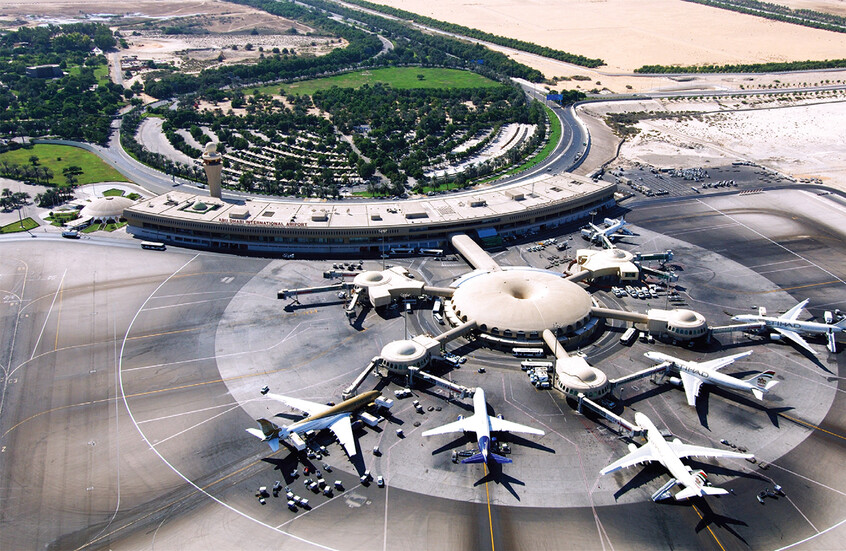 الإمارات تغلق مجالها الجوي