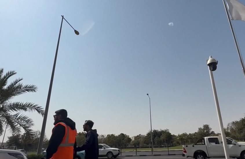 سحب من الدخان الأبيض فوق الدوحة بعد اعتراضات صاروخية