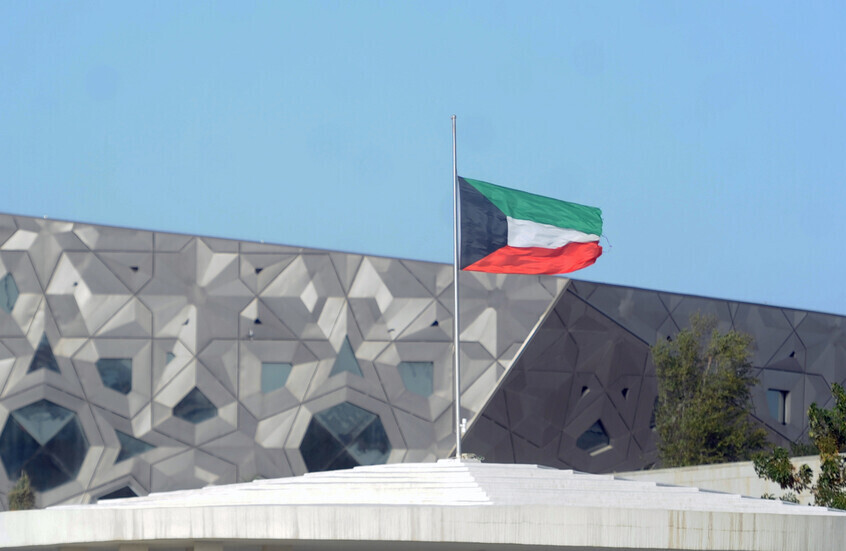 كونا: طائرة مسيرة استهدفت مطار الكويت الدولي ما أسفر عن إصابة عدد من العاملين (فيديو)