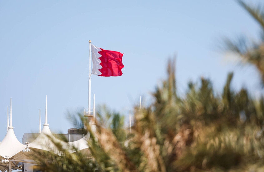 فيديو .. مسيرة انتحارية تستهدف مبنى في البحرين