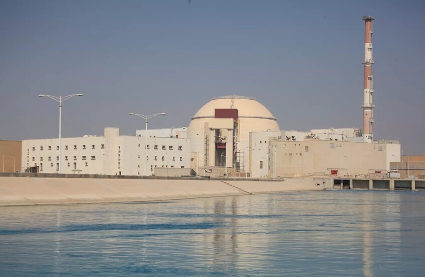 إيران.. سماع انفجارات في بوشهر وقم وأرومية