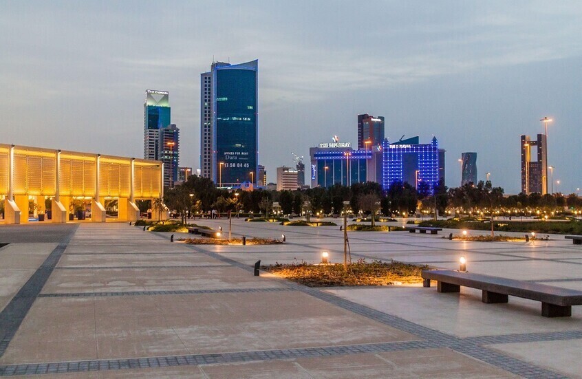 لحظة قصف قاعدة أمريكية في البحرين (فيديو)