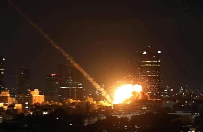 مشاهد توثق دمارا كبيرا في تل أبيب عقب القصف الإيراني