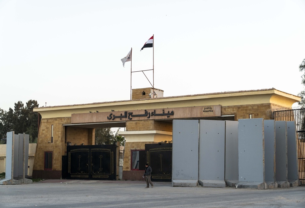 أول صورة لافتتاح معبر رفح.. و"حماس" تحذر من حصار جديد