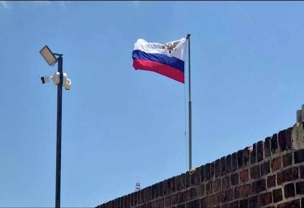 قلعة الرجاء الصالح تؤكد رفع العلم الروسي "لأغراض سينمائية"