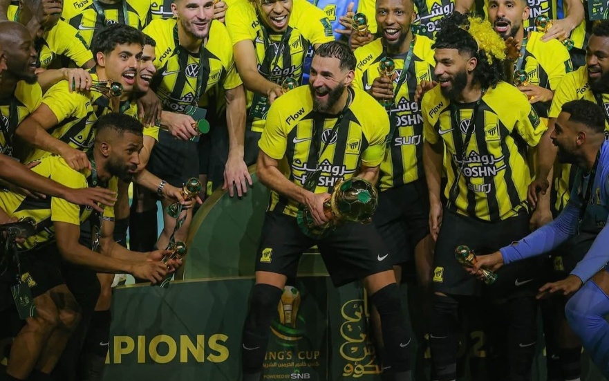 قبل ارتداء قميص الهلال.. بنزيما يودع جماهير اتحاد جدة برسالة