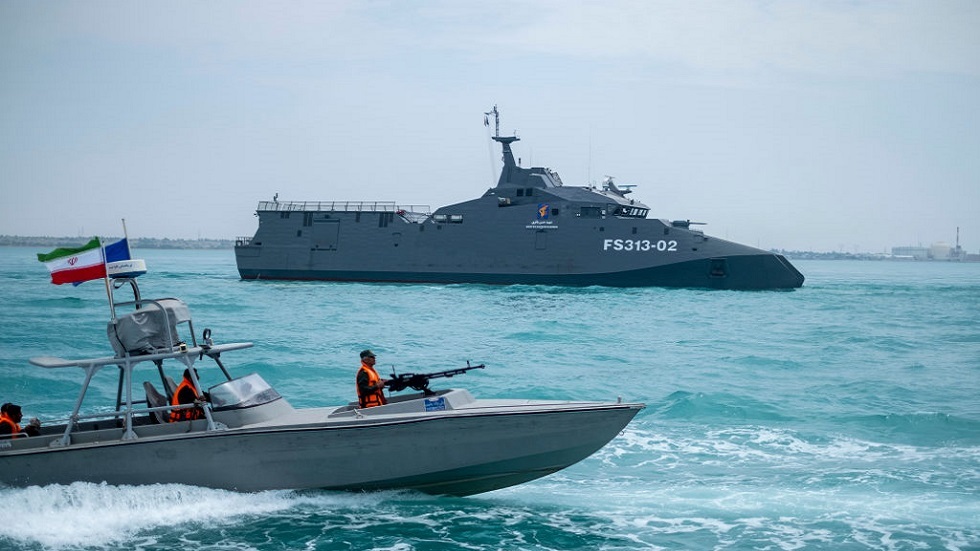 زوارق حربية إيرانية تحاول إيقاف ناقلة نفط ترفع العلم الأمريكي