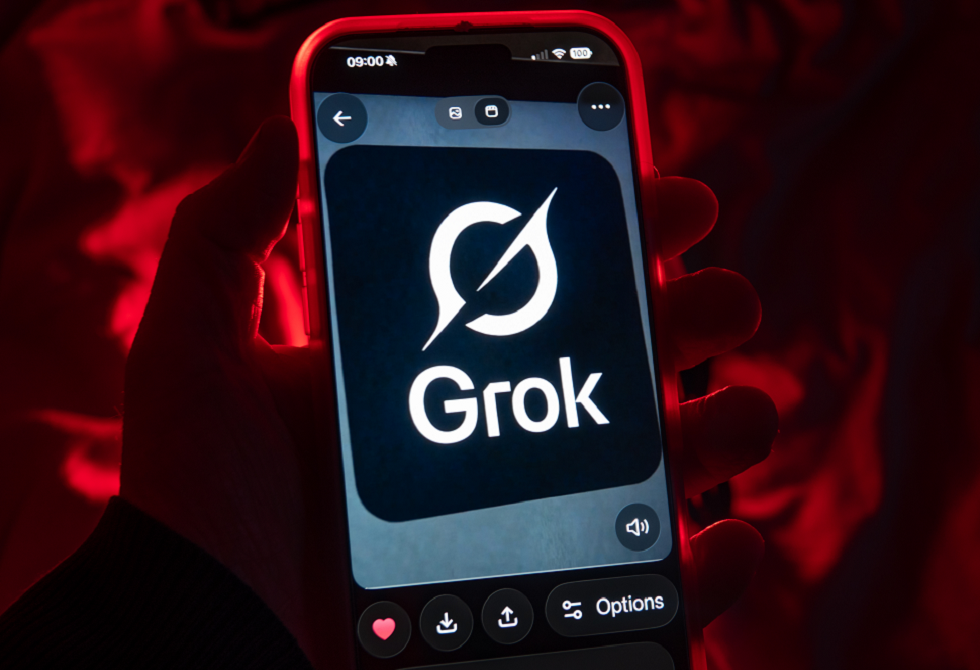 "رويترز" تفضح ثغرات سياسات "غروك" في إنتاج صور جنسية دون موافقة أصحابها