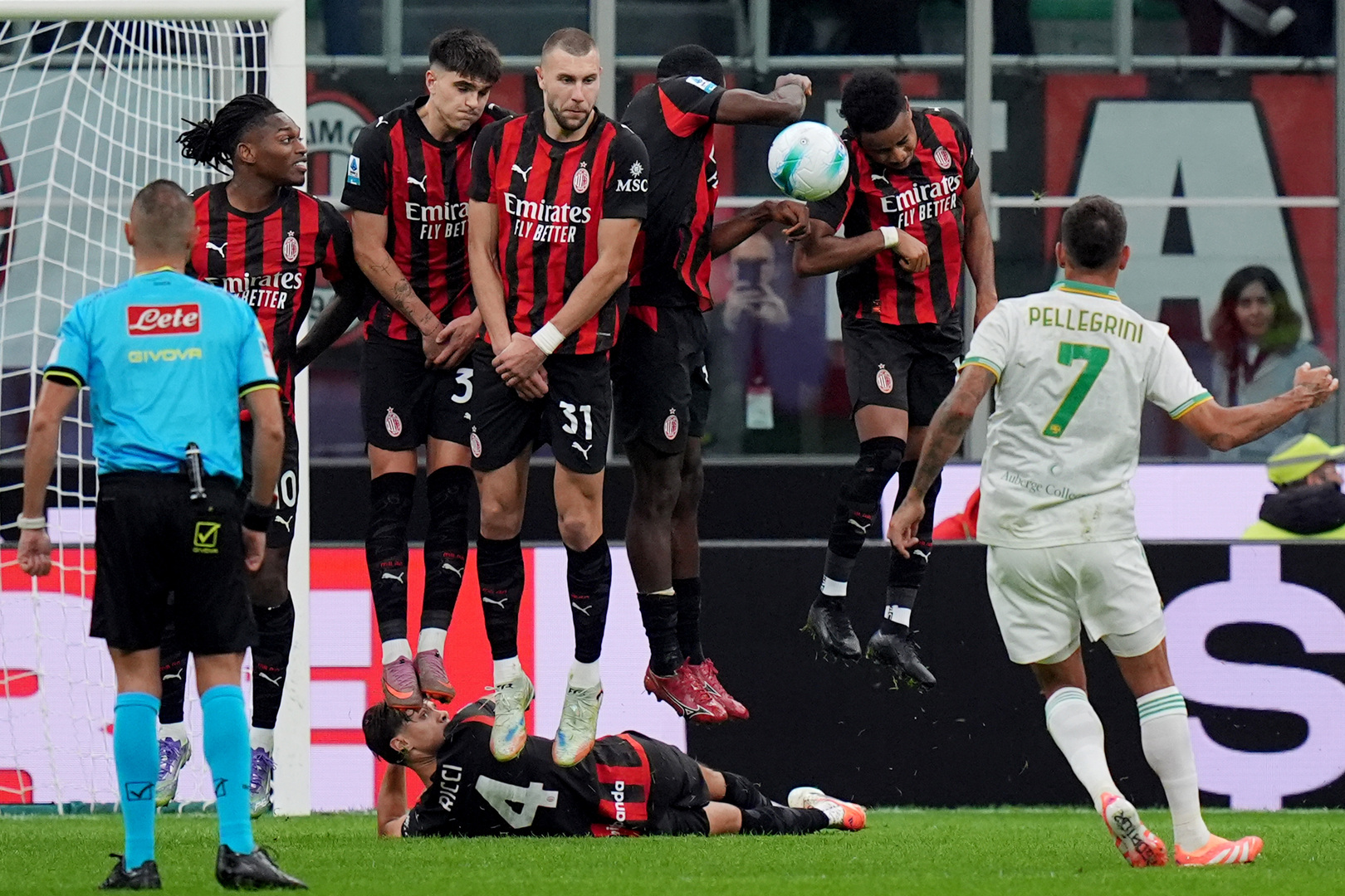 "الخيول المصطفة" تشعل الجدل.. تعديل مرتقب على ركلات الجزاء