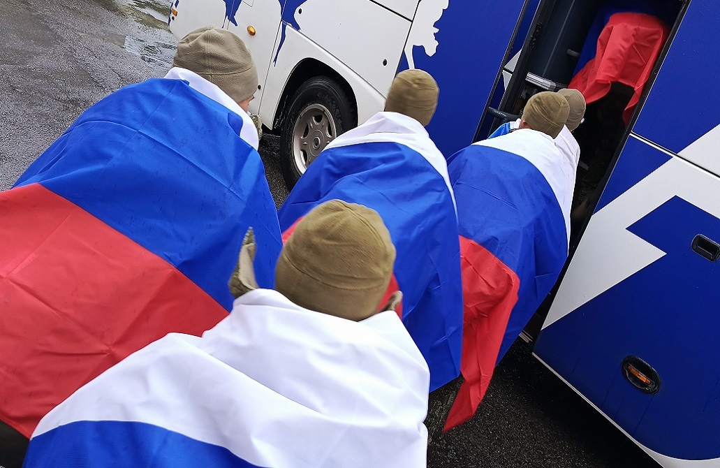 الدفاع الروسية تعلن استعادة 157 جنديا لها من الأسر الأوكراني بوساطة إماراتية وأمريكية