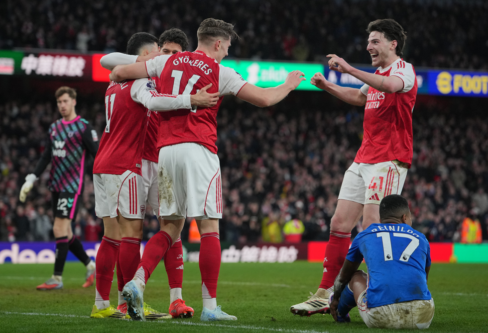 أرسنال يبتعد بصدارة الدوري الإنجليزي قبل قمة ليفربول ضد مانشستر سيتي