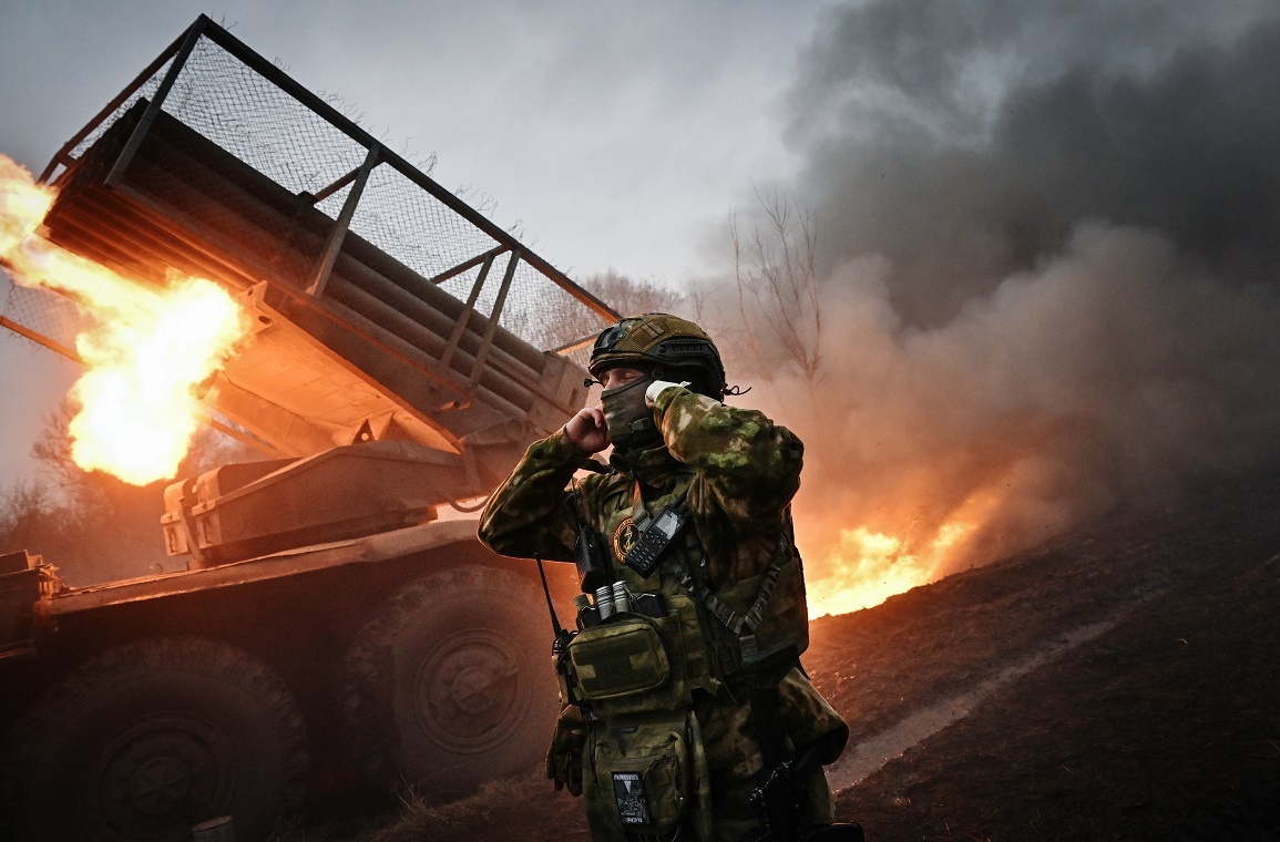 ضابط أمريكي متقاعد: العد التنازلي للنصر العسكري الروسي في أوكرانيا قد بدأ