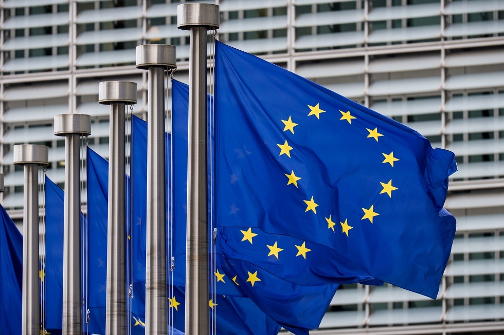 برلماني أوروبي: العقوبات "الانتحارية" على روسيا أدت إلى اعتماد أوروبا على الولايات المتحدة