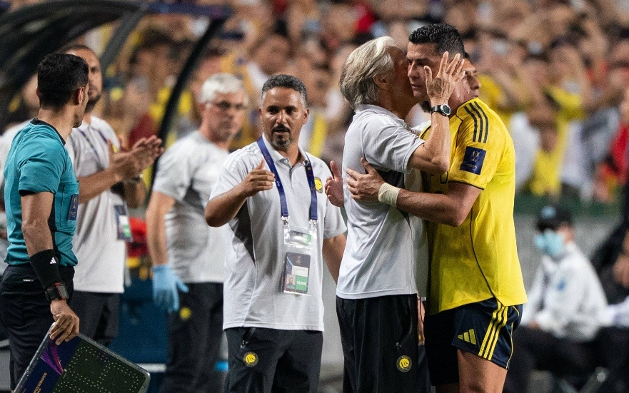 كريستيانو رونالدو يتحكم في مسيرة "عجوز البرتغال"