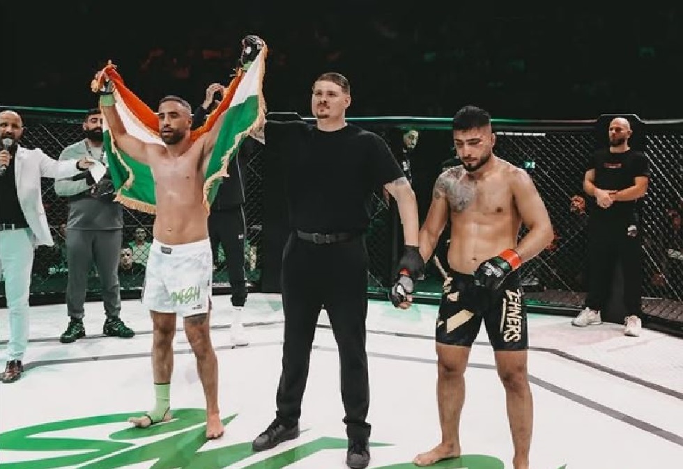 شاهد.. المقاتل آزادي يكتسح علي بور في "معركة شرسة"