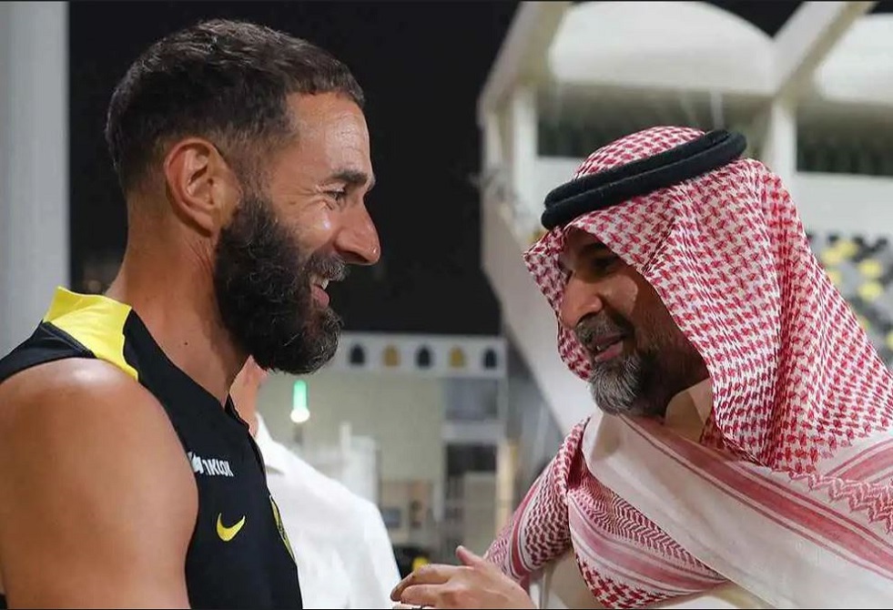 الاستفادة ماليا؟ رئيس نادي الاتحاد السعودي يكشف كواليس رحيل بنزيما (فيديو)
