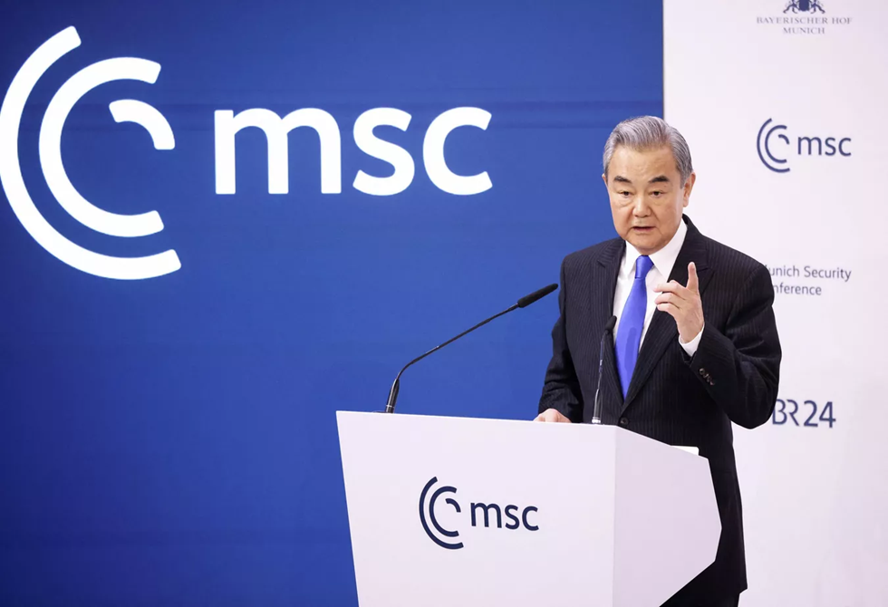 وانغ يي: قوى أمريكية تسعى لقمع الصين ونأمل بعلاقات قائمة على التعاون