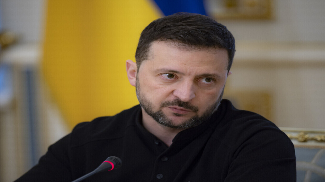 زيلينسكي أجبر المشاركين في مؤتمر ميونيخ على الانتظار في الخارج