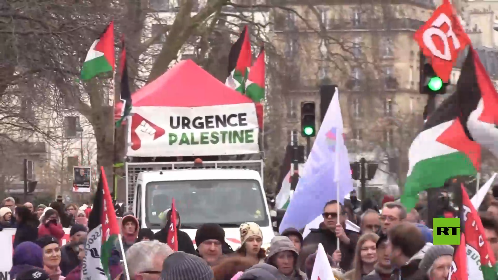 متظاهرون في باريس يطالبون بمزيد من الحكم الذاتي لغزة ويرفضون نموذج "مجلس السلام"