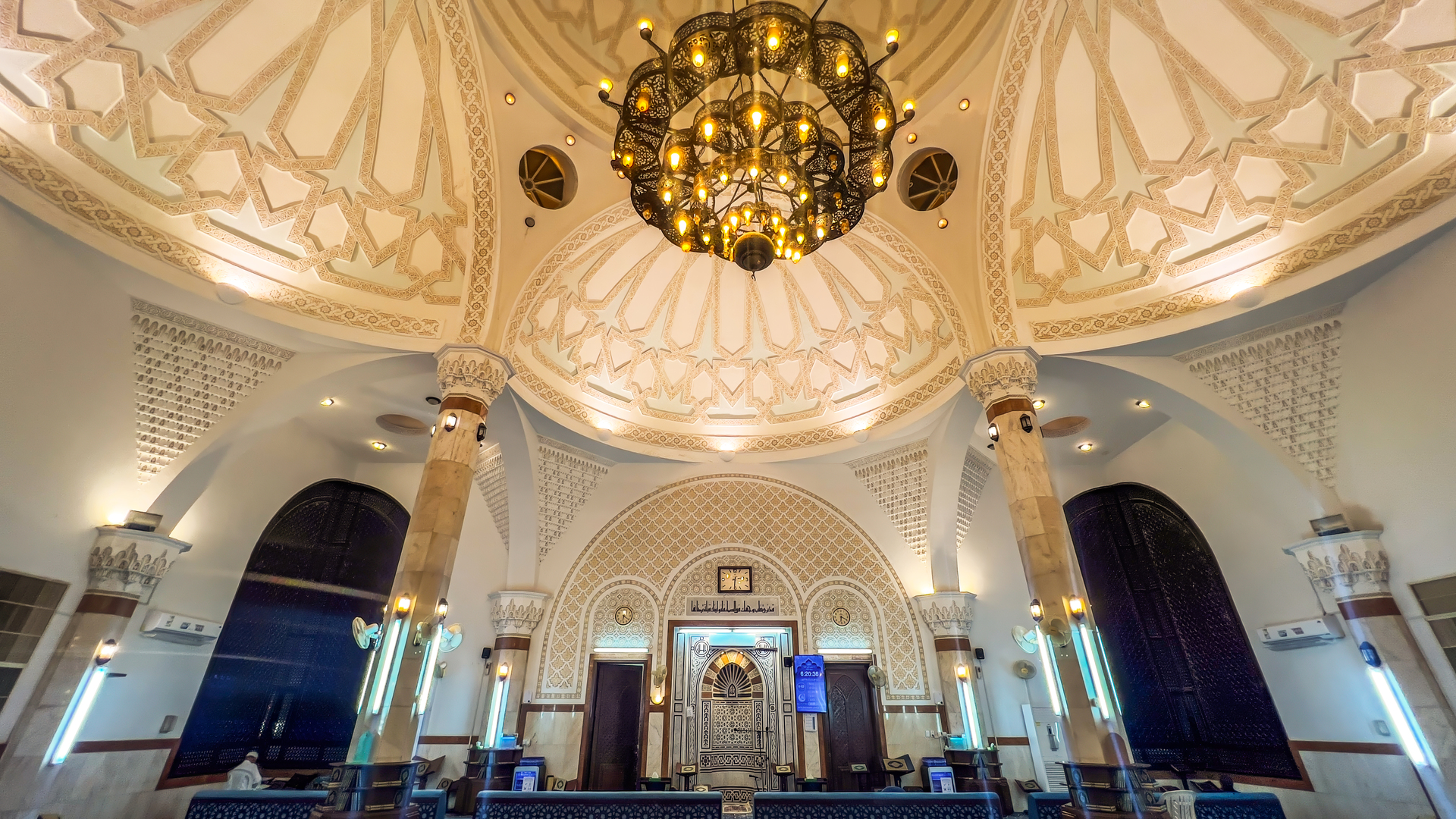 السعودية.. قرار حكومي بشأن تصوير الأئمة والمصلين أثناء الصلوات في رمضان