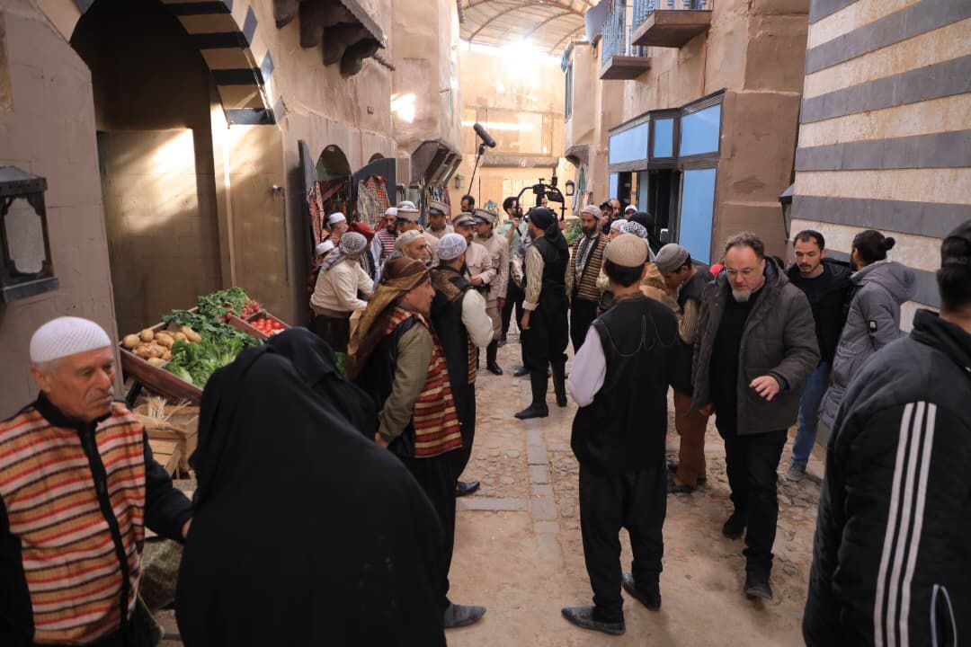 دقيقة واحدة تكفي لصنع عالم كامل.. فراس إبراهيم يكشف أسرار "ابن الحارة"