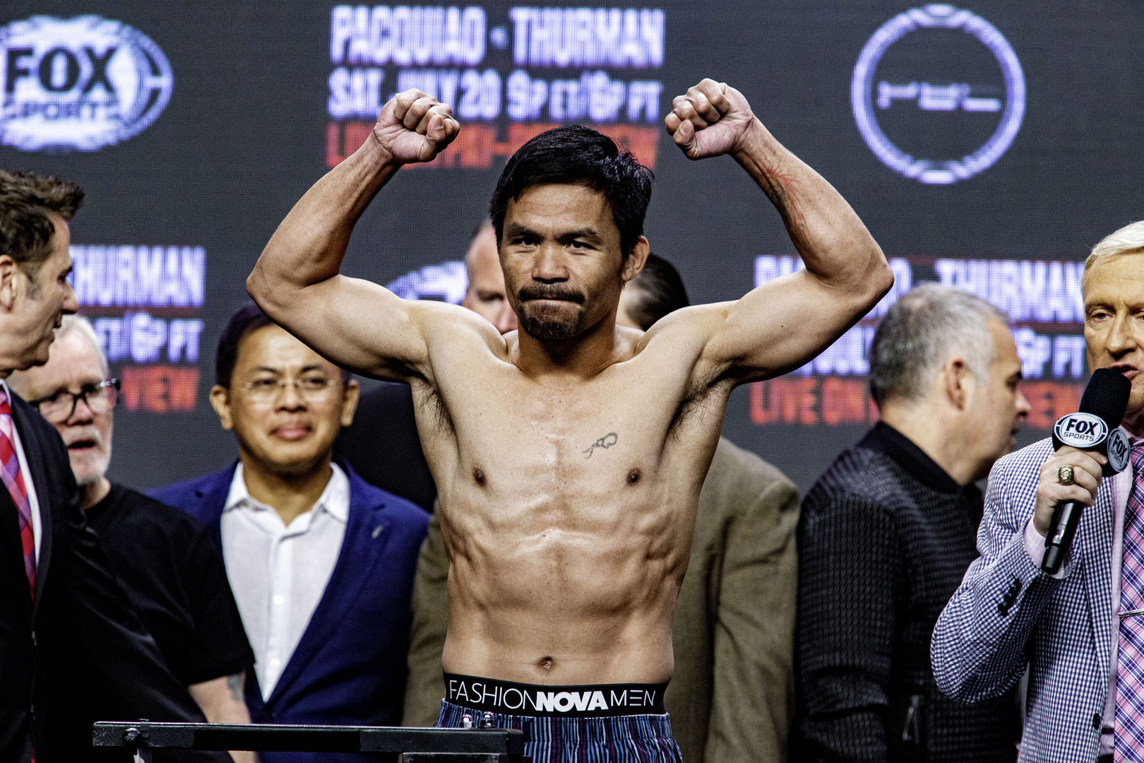 أسطورة الملاكمة يتحدى الزمن.. باكياو يحدد موعد نزاله الجديد