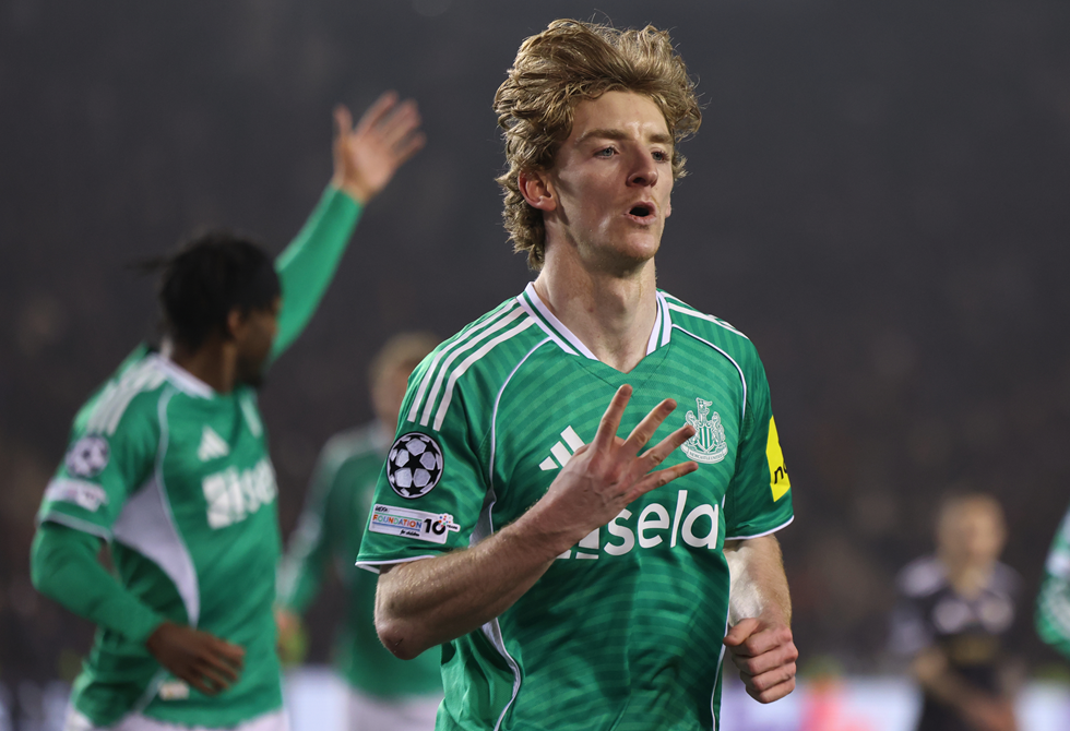 "سوبر هاتريك" جوردون يقرب نيوكاسل من دور الـ16 في دوري أبطال أوروبا