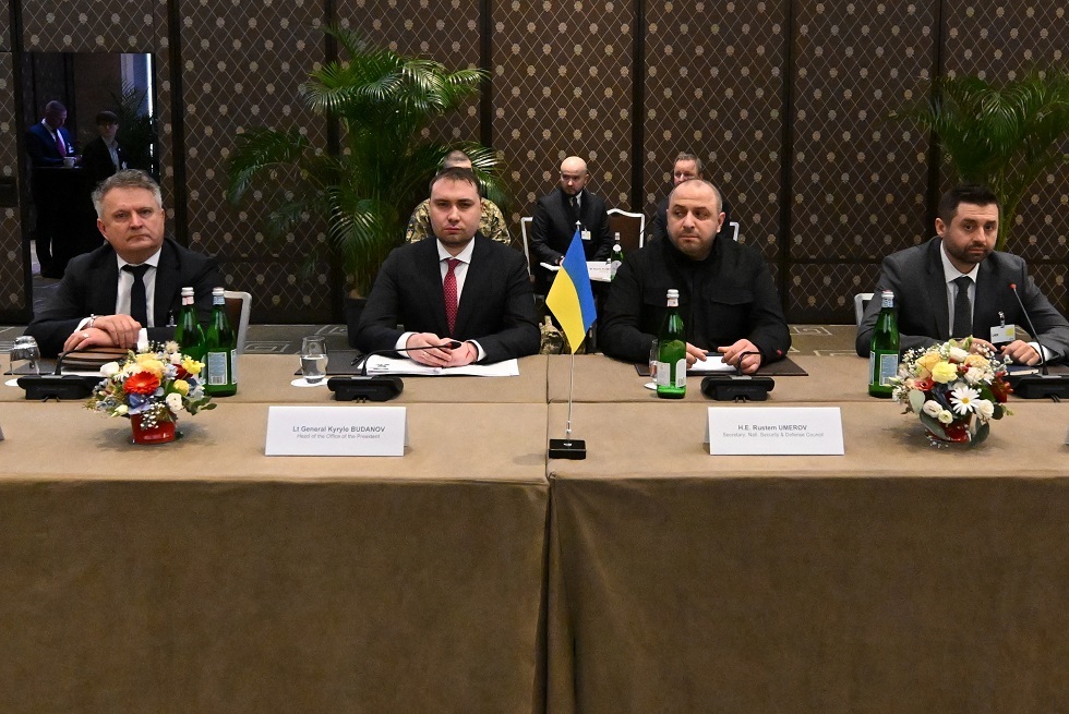 "التلغراف": مكتب زيلينسكي قدم تقريرا لبريطانيا حول مفاوضات جنيف