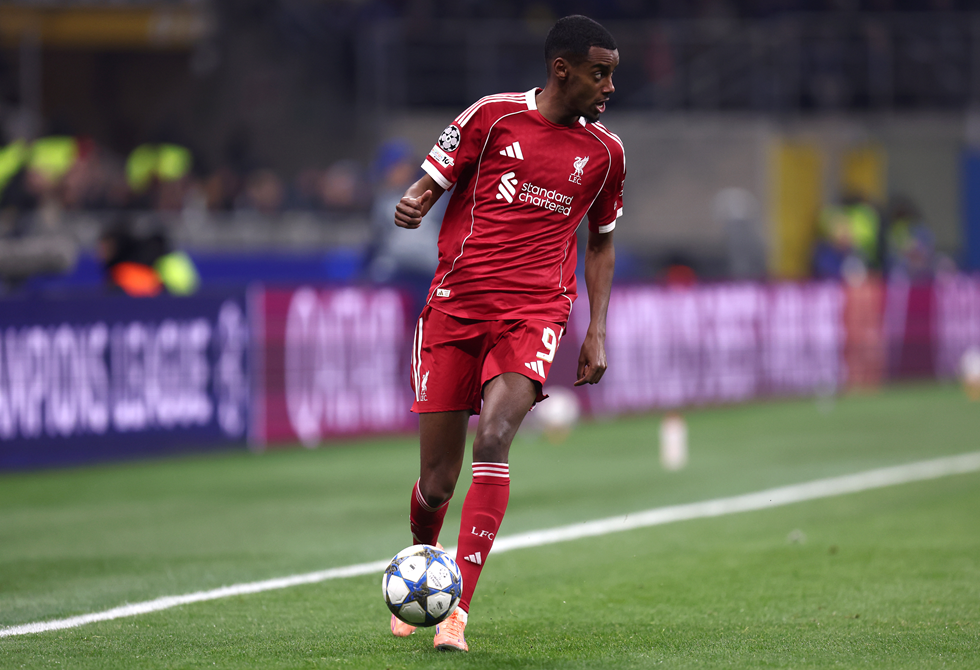 سلوت يحدد موعد عودة إيزاك إلى تشكيلة ليفربول