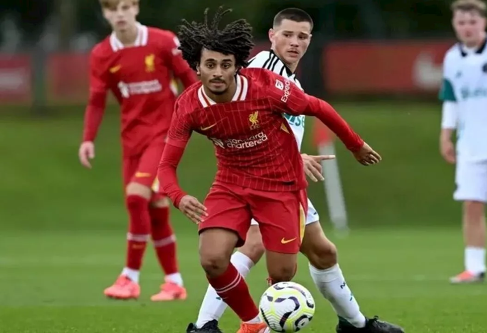 بعد استدعائه لمنتخب مصر.. من هو كريم أحمد المرشح لخلافة صلاح في ليفربول والمنتخب؟