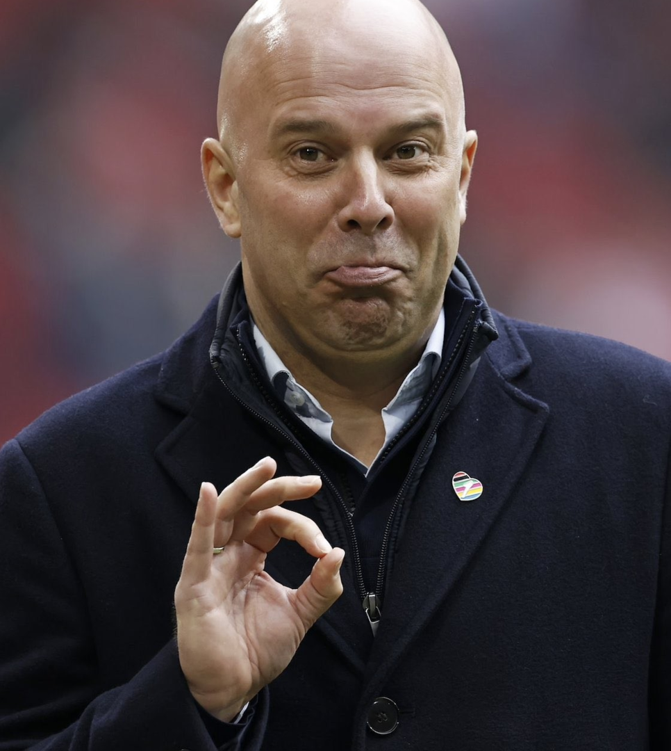 "شرط وحيد".. ليفربول يحسم مصير أرني سلوت