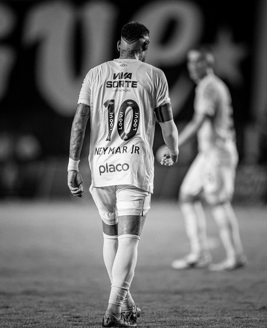 بشكل مفاجئ.. نيمار يعلن عن موعد اعتزاله كرة القدم (فيديو)