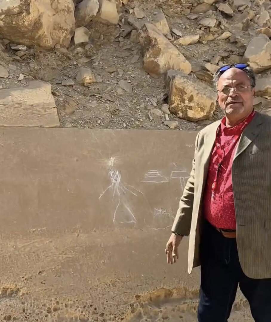 مرشد سياحي يشعل غضب المصريين ويقر بارتكابه "غلطة شنيعة لا تغتفر"!