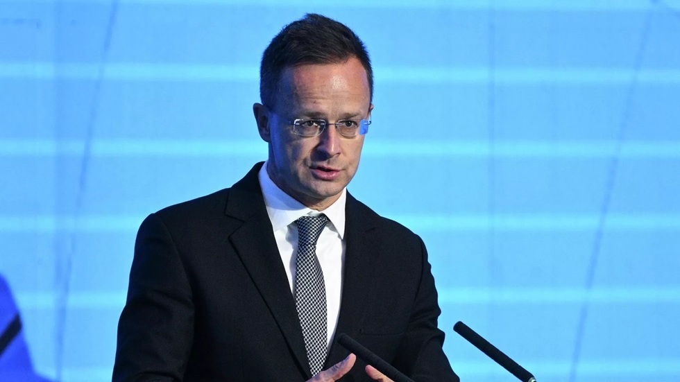 سيارتو: الاتحاد الأوروبي يستعد لحرب طويلة في أوكرانيا