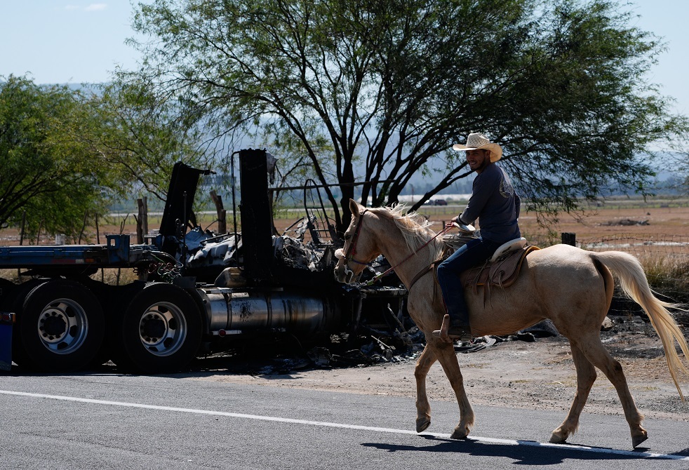 شاهد.. هروب لاعبات من مباراة بعد سماع انفجارات