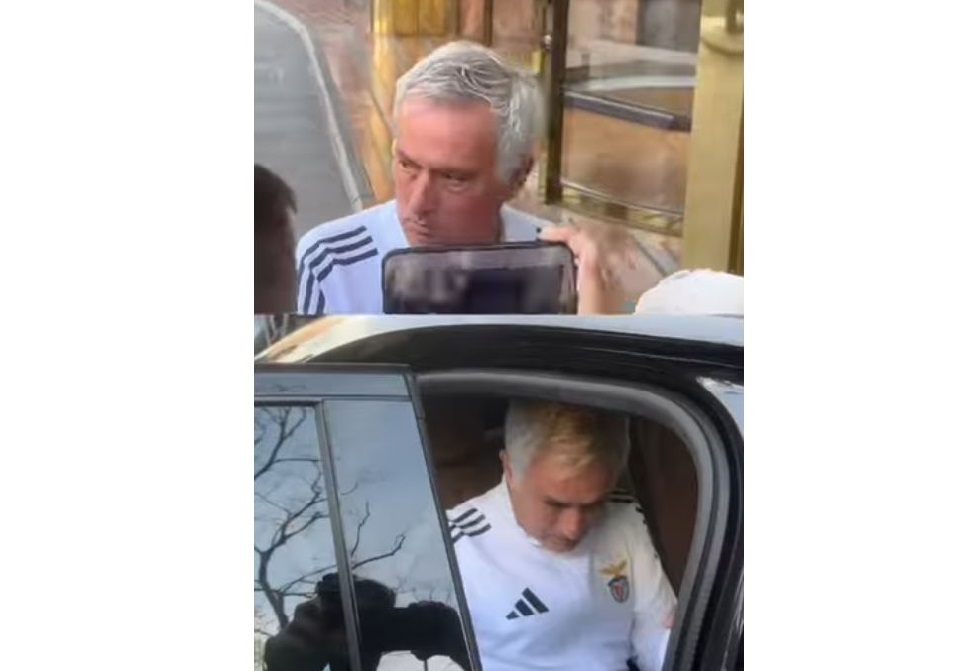 شاهد.. رد فعل بعض مشجعي الريال لدى وصول مورينيو إلى مدريد