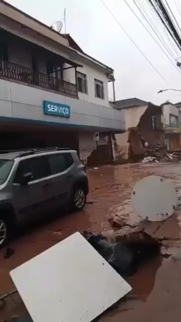 صورة توضيحية - البرازيل.. مصرع 14 شخصا على الأقل جراء فيضانات شديدة ضربت جنوب شرق البلاد ()