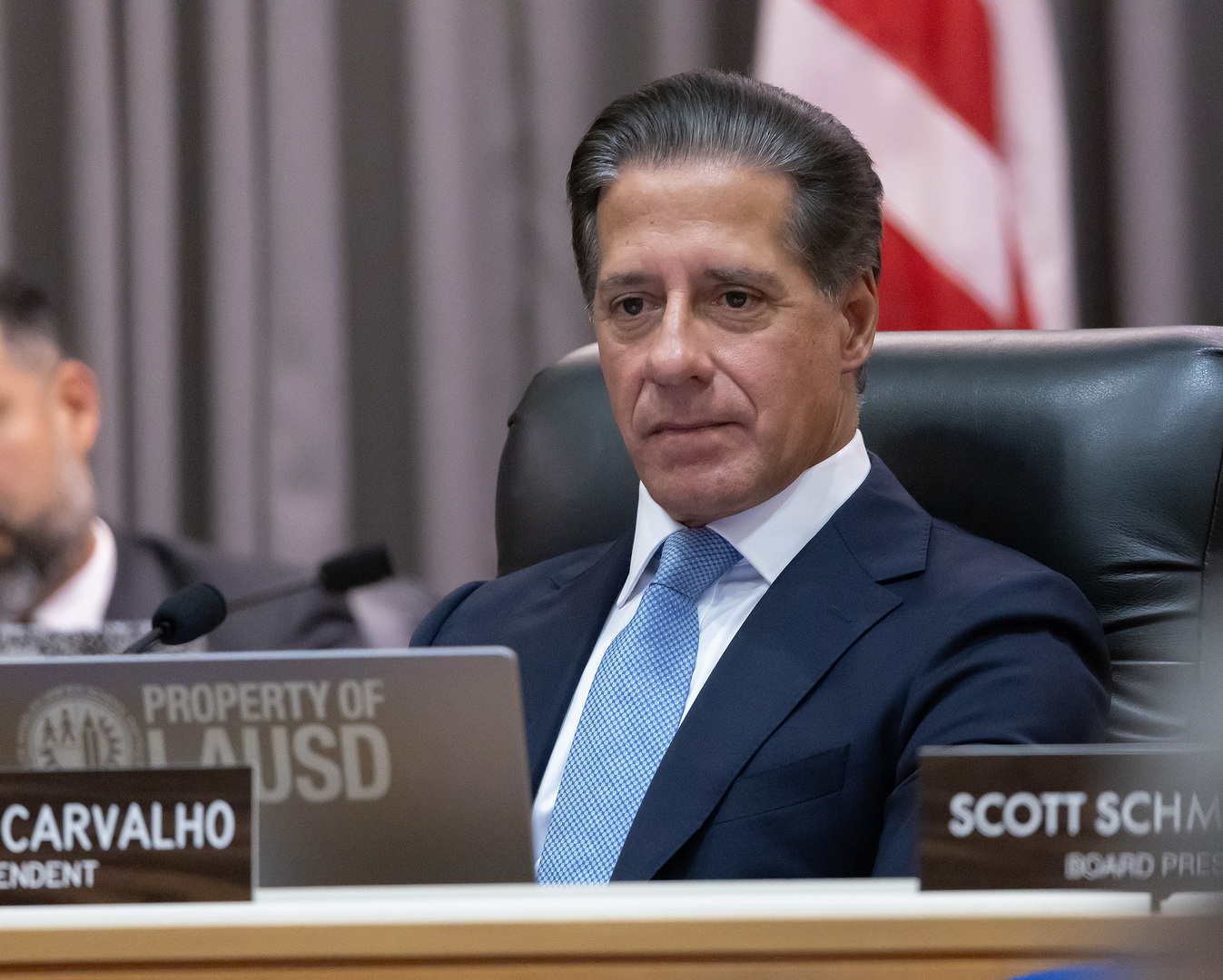 فضائح الماضي تلاحق مدير مدارس لوس أنجلوس.. تحقيقات فيدرالية وصور خادشة ورسائل غرامية مسربة (صورة)