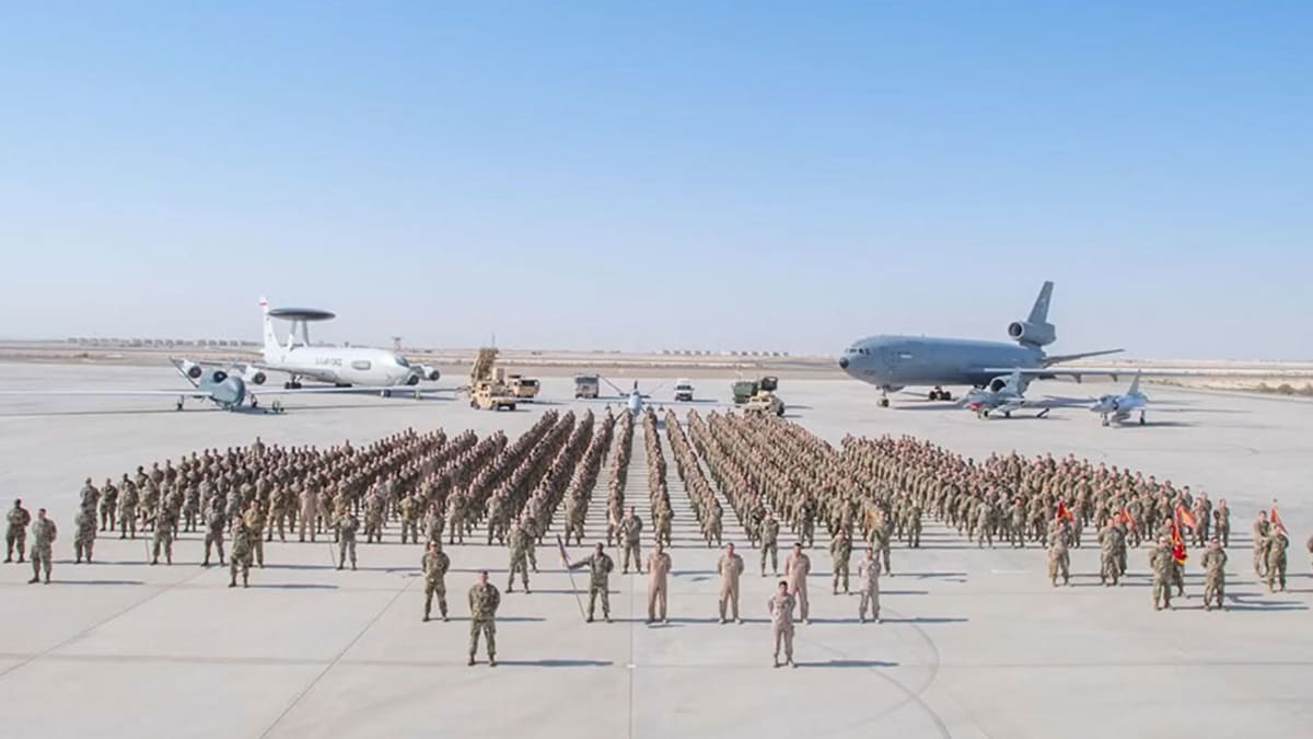 صواريخ إيرانية باليستية تضرب قاعدة الظفرة الجوية في الإمارات