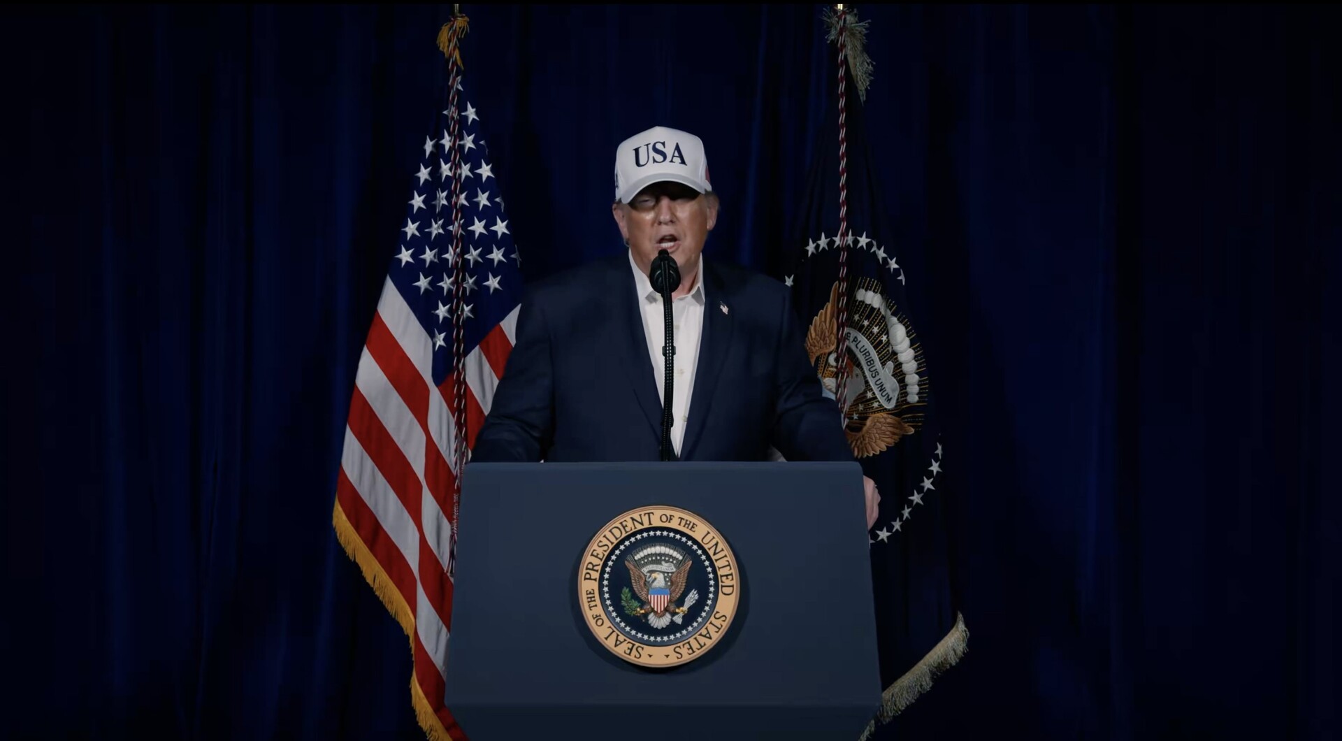 ترامب يعلن مقتل خامنئي