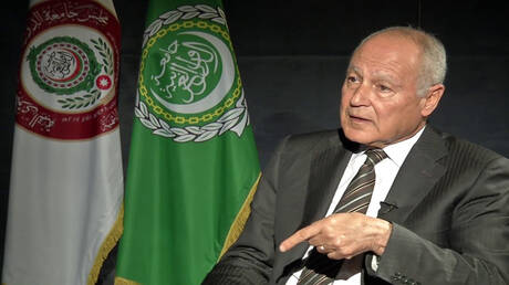 أبو الغيط يرد على أنباء لقائه بالمجرم الأمريكي إبستين 