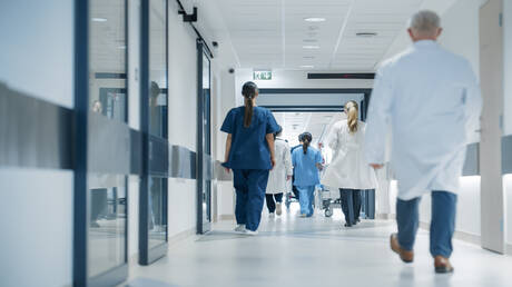 علاقات جنسية وانقسامات وعنف وتحرش! كواليس صادمة في أكبر مستشفى في ويلز